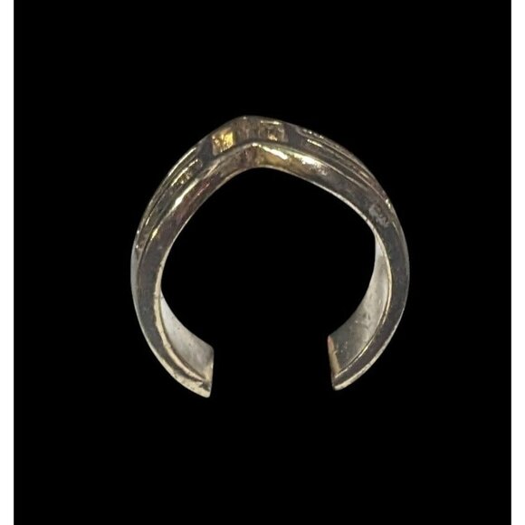 Gold Tone Slotted Chevron Fashion Ring Size 5 3/4 - Picture 10 of 12